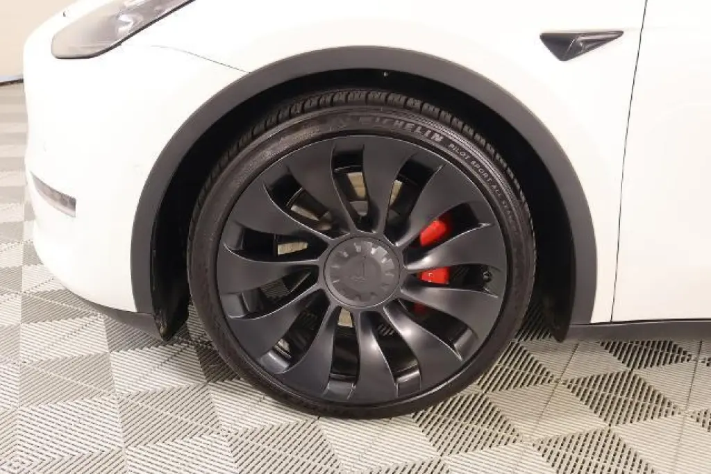 Tesla Model Y 2022 AWD Performance 4dr Crossover