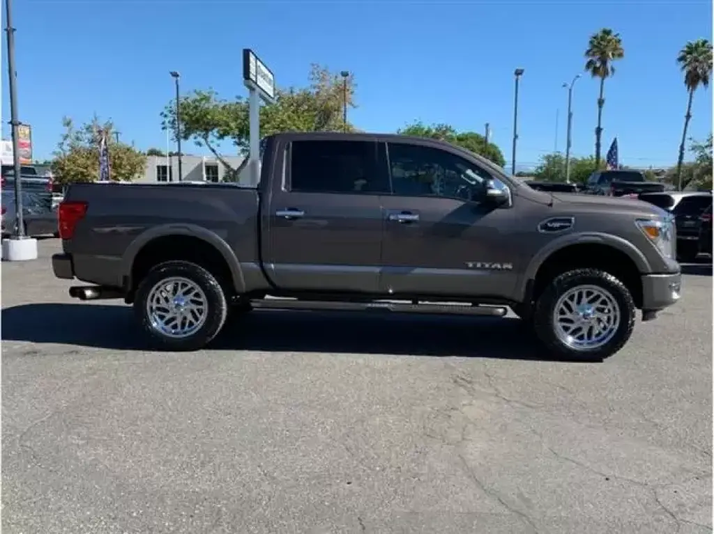 2017 Nissan Titan Crew Cab