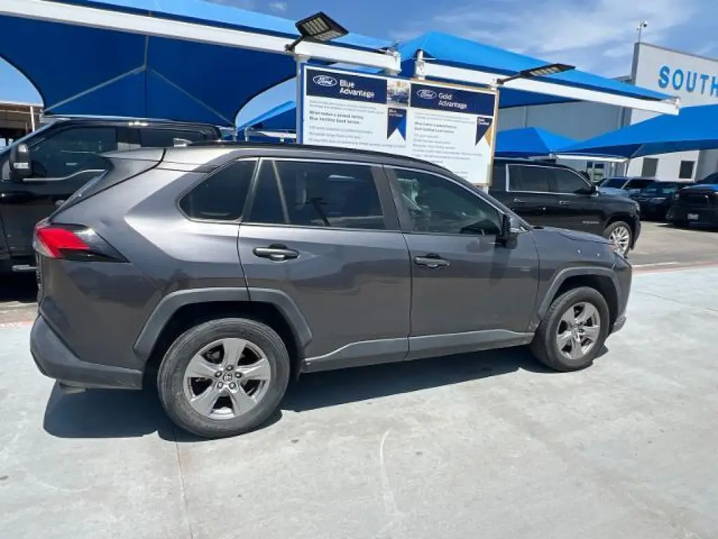 Toyota RAV4 2020 XLE 4dr SUV