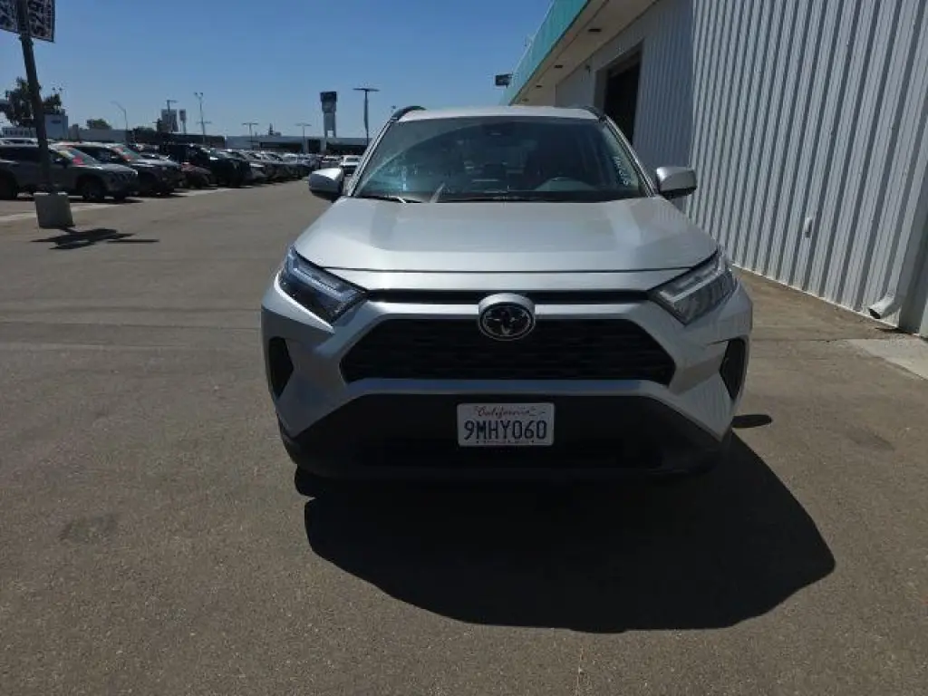 Toyota RAV4 2024 XLE 4dr SUV
