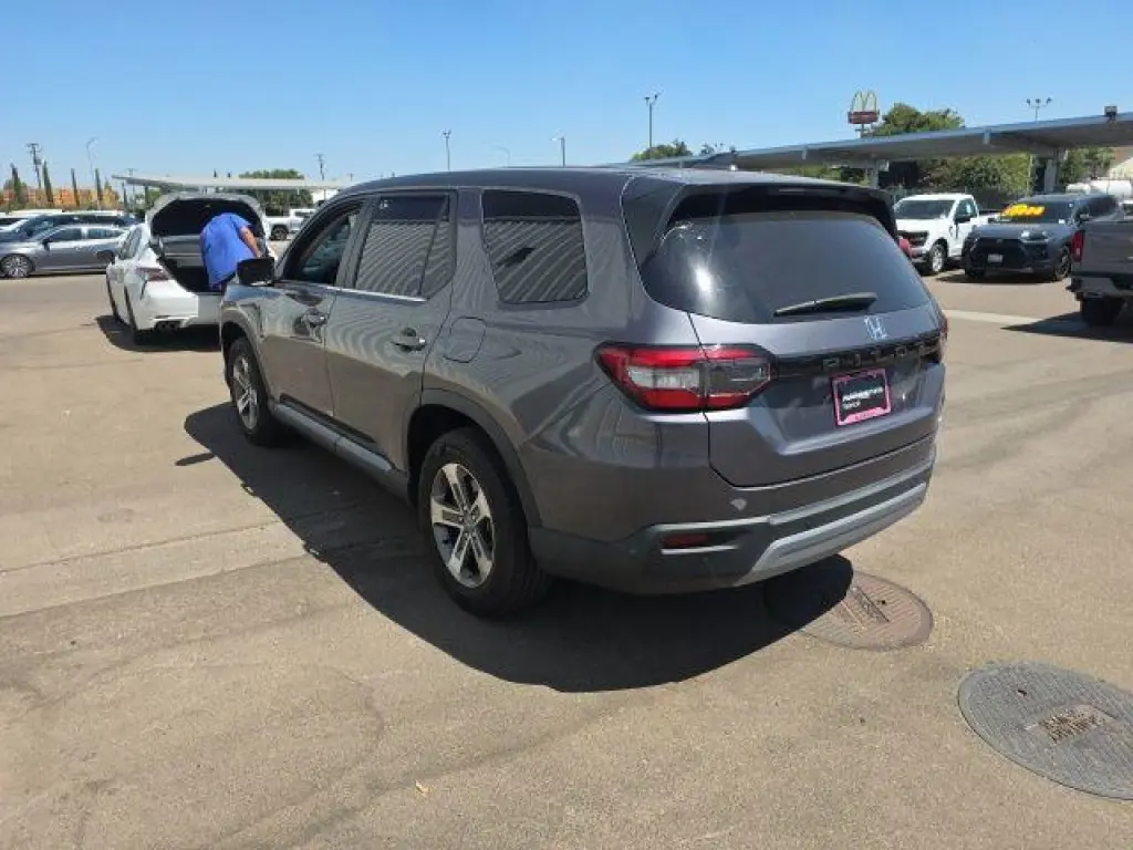 Honda Pilot 2024 EX-L 4dr SUV w/Rear Captain's Chairs