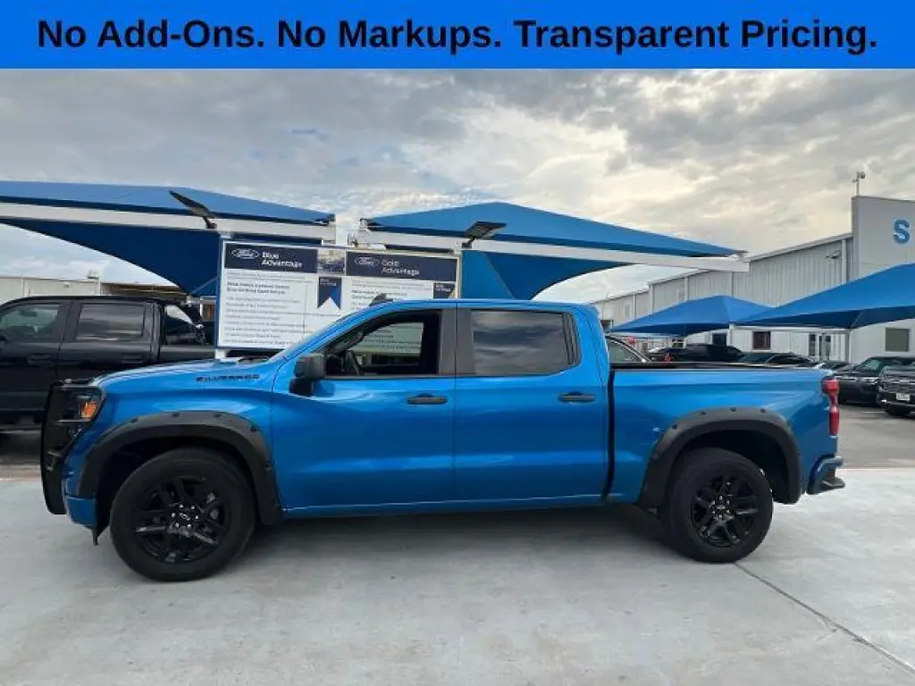 Chevrolet Silverado 1500 2022 4x2 Custom 4dr Crew Cab Caja Corta de 5.8 pies