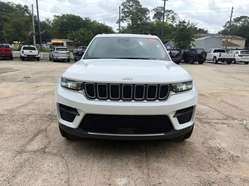 Jeep Grand Cherokee 2023 4x2 Laredo 4 puertas SUV