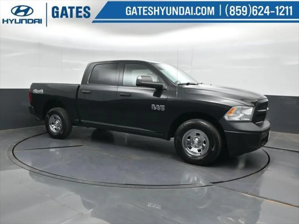 Ram 1500 2016 4x4 Tradesman de 4 puertas, cabina tripulación, caja corta de 5.5 pies