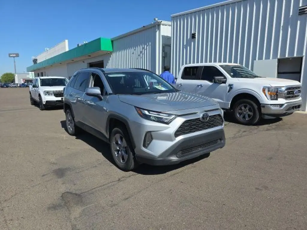 Toyota RAV4 2025 XLE 4dr SUV