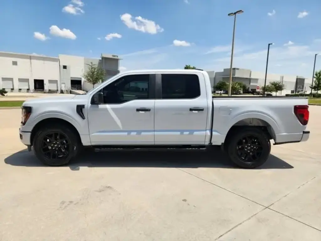 Ford F-150 2025 4x2 STX 4dr SuperCrew 5.5 ft. SB