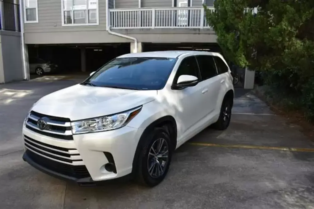 2017 Toyota Highlander LE SUV