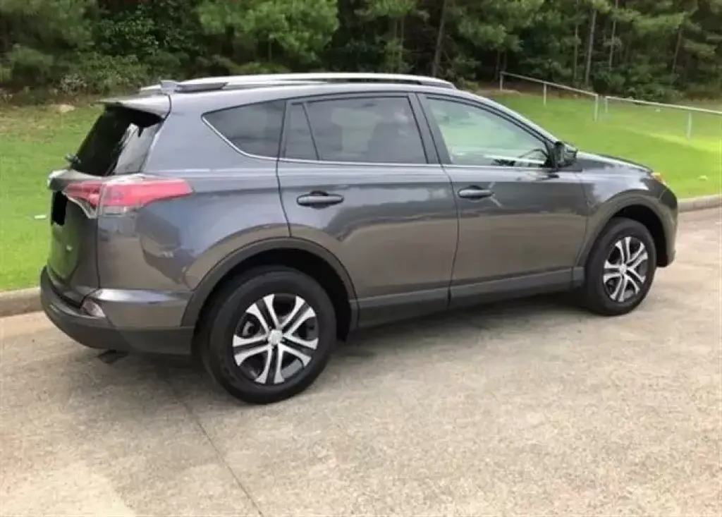 2018 Toyota RAV4 LE SUV