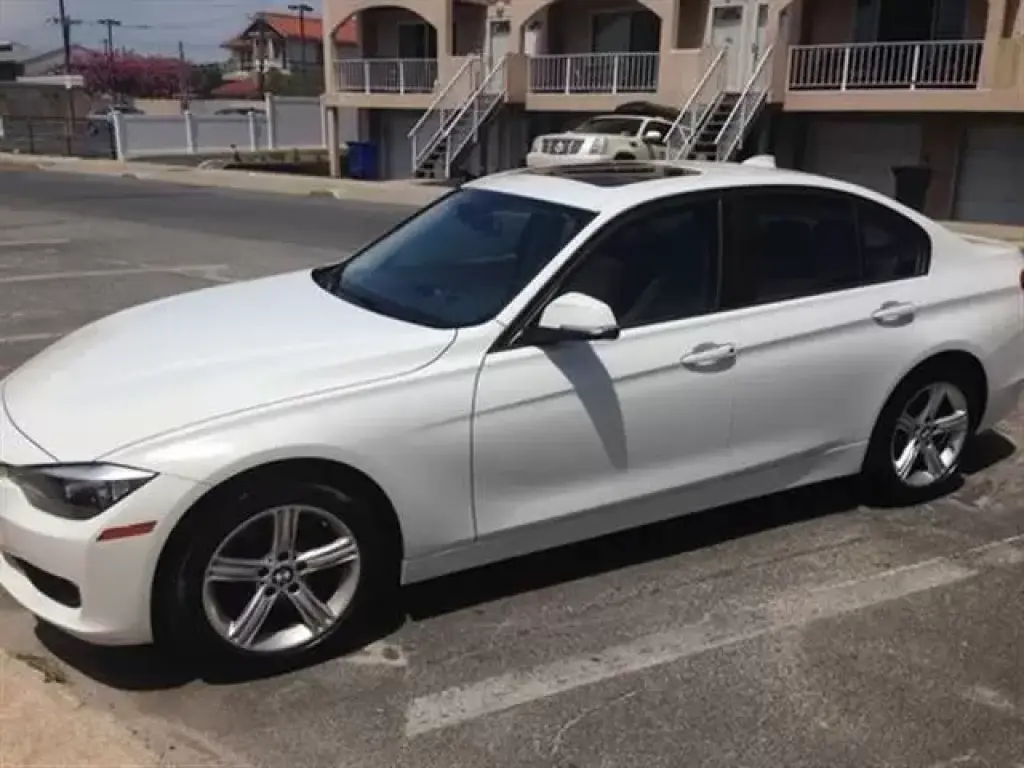 2012 BMW 328i Luxury SEDAN