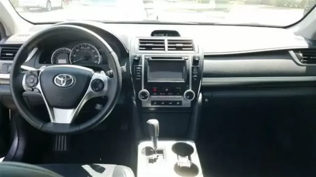 2014 Toyota Camry SE Sedan