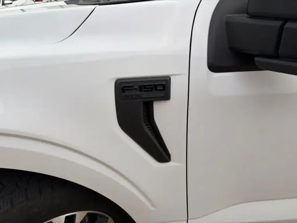 Ford F-150 2023 4x4 Platinum 4dr SuperCrew 6.5 ft. SB