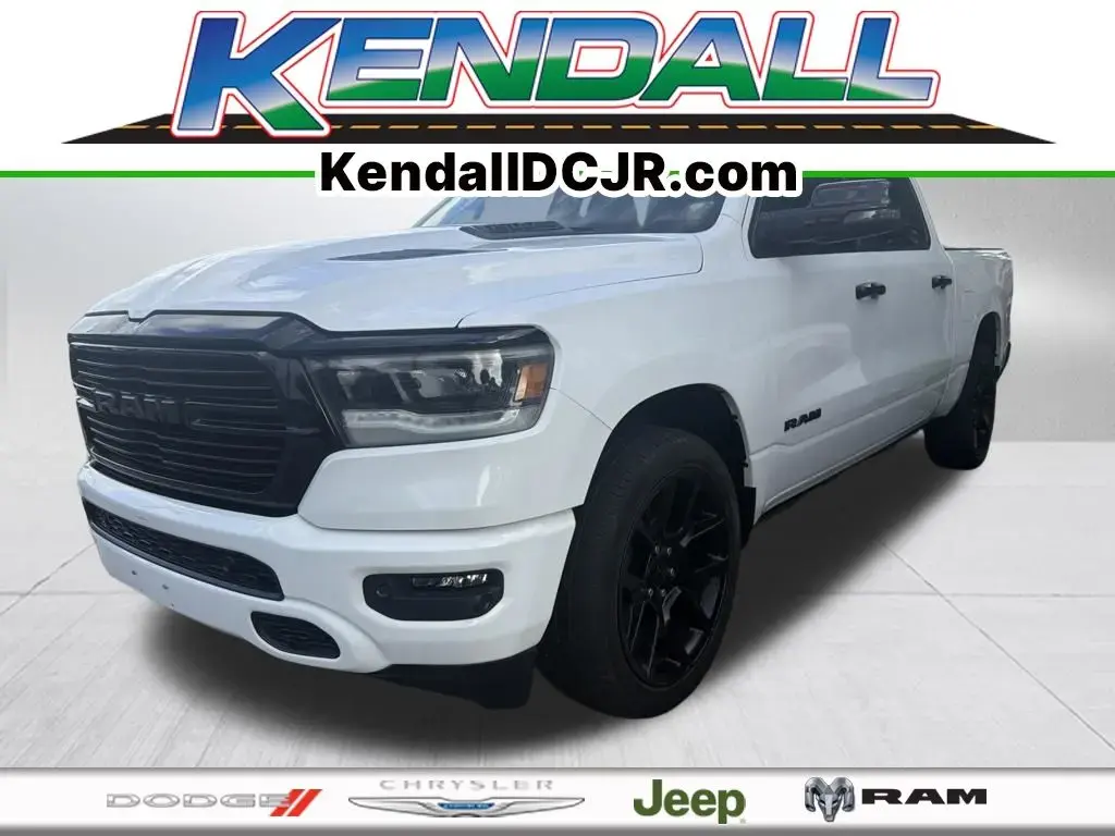 Ram 1500 2023 4x4 Laramie 4 puertas Cabina Crew 5.6 pies. Pickup SB