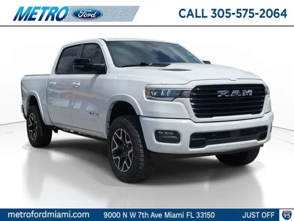 Ram 1500 2025 4x4 Laramie Cabina Crew 4 puertas 5.6 pies. Pickup SB