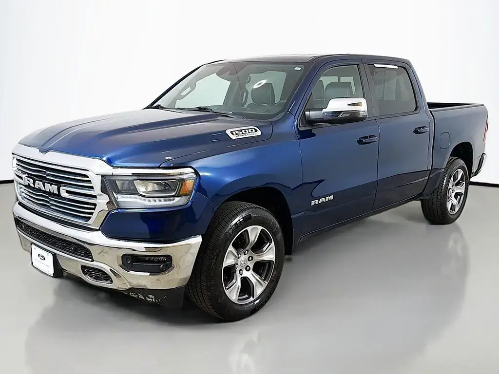 Ram 1500 2023 4x4 Laramie 4 puertas Cabina Crew 5.6 ft. SB Pickup
