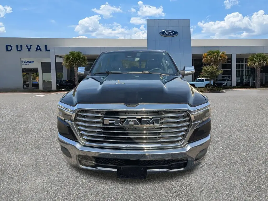 Ram 1500 2025 4x4 Laramie 4 puertas Cabina Crew 5.6 pies. Pickup SB