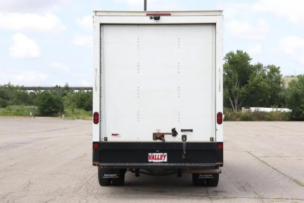 Ford Transit 2023 350 HD 2 puertas 138 pulg. WB DRW Chasis Cortado con GVWR de 9950 lb.