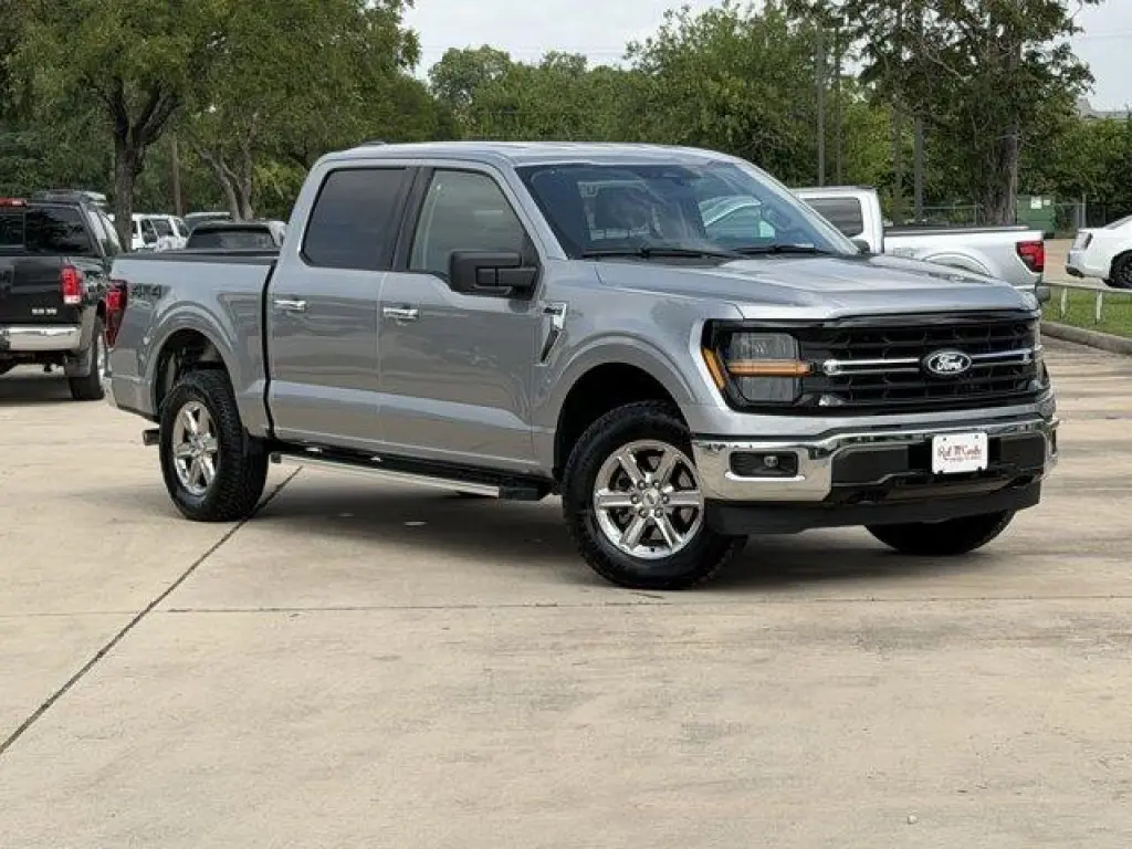 Ford F-150 2025 4x4 XLT 4 puertas SuperCrew 5.5 pies. SB