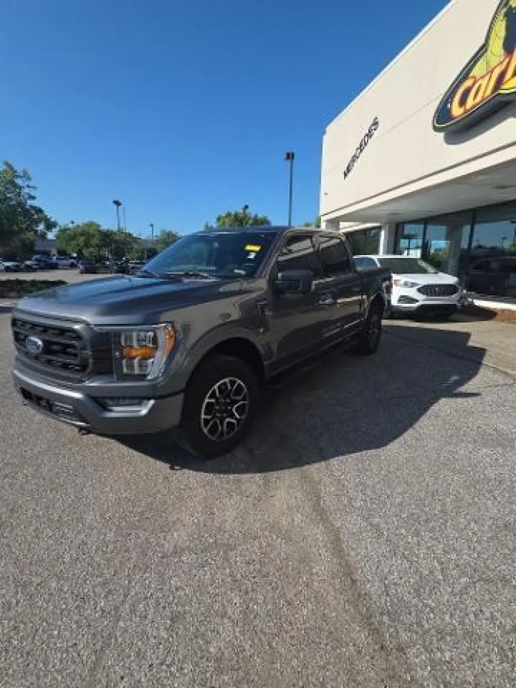 Ford F-150 2023 4x4 XLT 4 puertas SuperCrew 5.5 pies. Caja corta