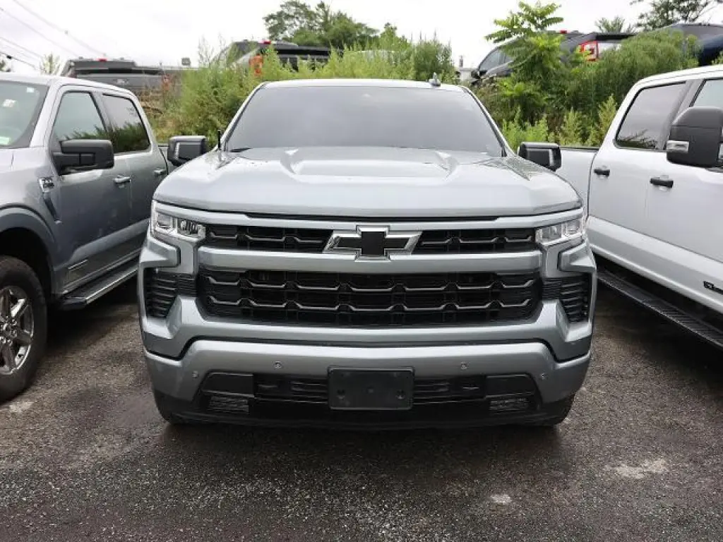 Chevrolet Silverado 1500 2024 4x4 RST 4 puertas Cabina Crew 5.8 pies. Caja corta