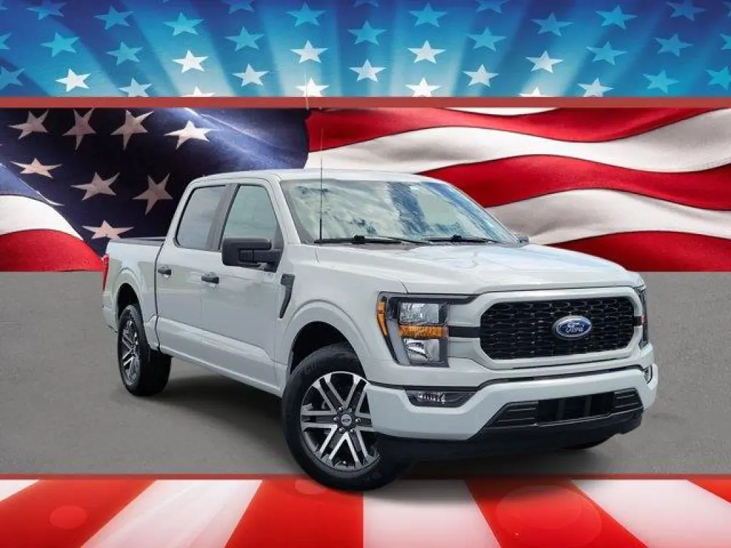 Ford F-150 2023 4x2 XL 4 puertas SuperCrew 6.5 pies. SB