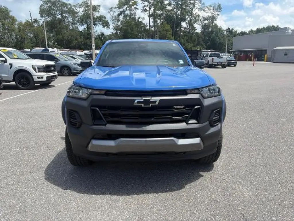 Chevrolet Colorado 2026 4x4 Trail Boss 4 puertas Crew Cab 5 pies. Caja corta