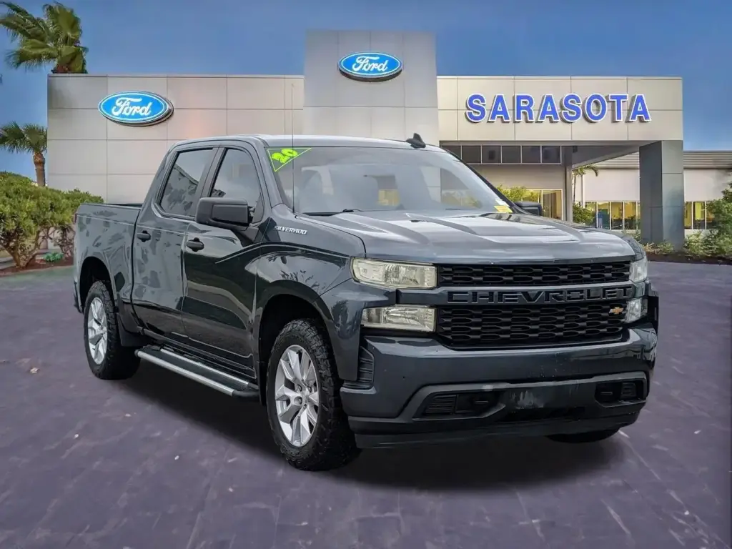 Chevrolet Silverado 1500 2020 4x2 Custom 4 puertas Cabina Crew 5.8 pies. SB