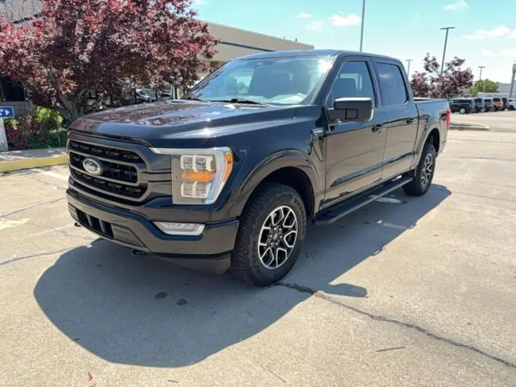 Ford F-150 2022 4x4 XLT 4 puertas SuperCrew 5.5 pies. SB