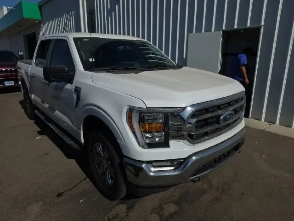 Ford F-150 2023 4x4 XLT 4 puertas SuperCrew 5.5 pies. SB