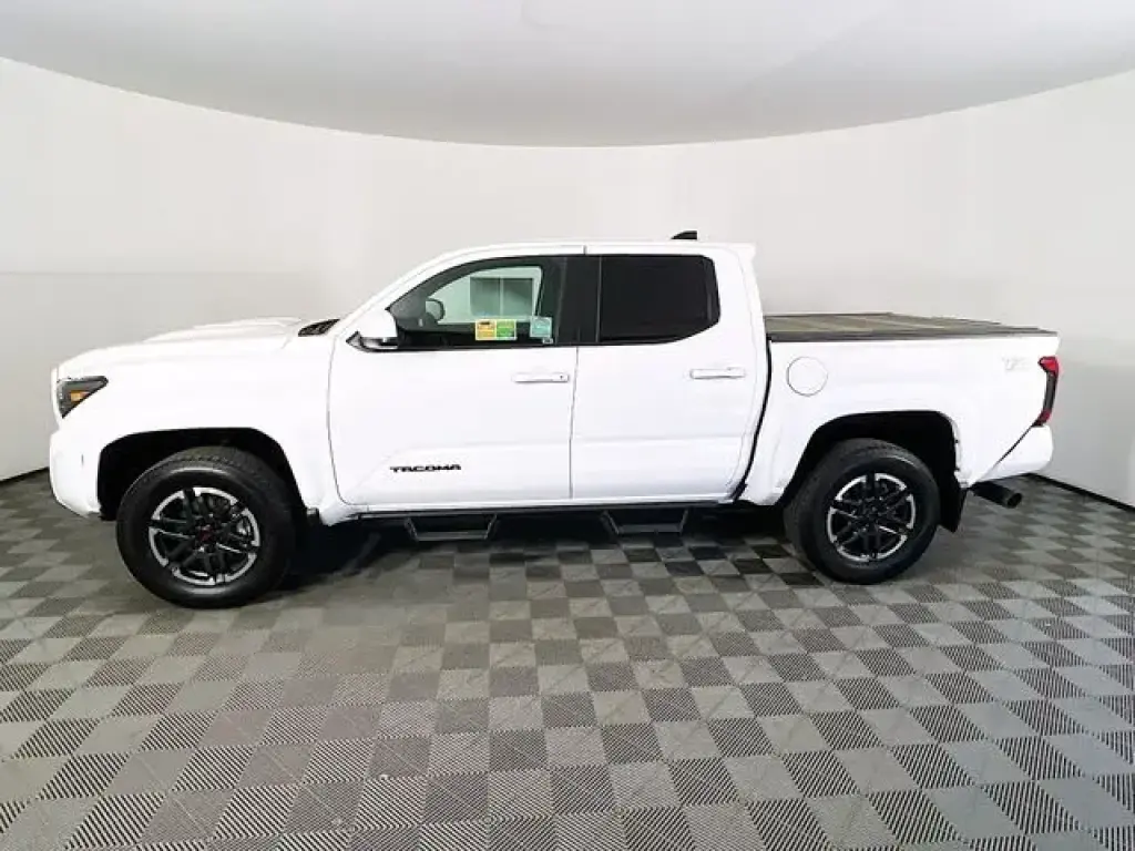 Toyota Tacoma 2025 4x4 TRD Sport 4 puertas Cabina Doble 5.0 ft SB 8A