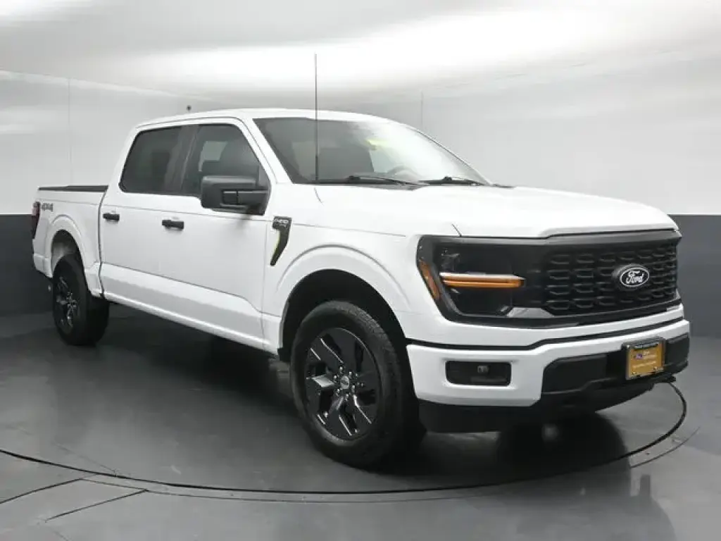 Ford F-150 2025 4x4 STX 4 puertas SuperCrew 5.5 ft. Caja Corta