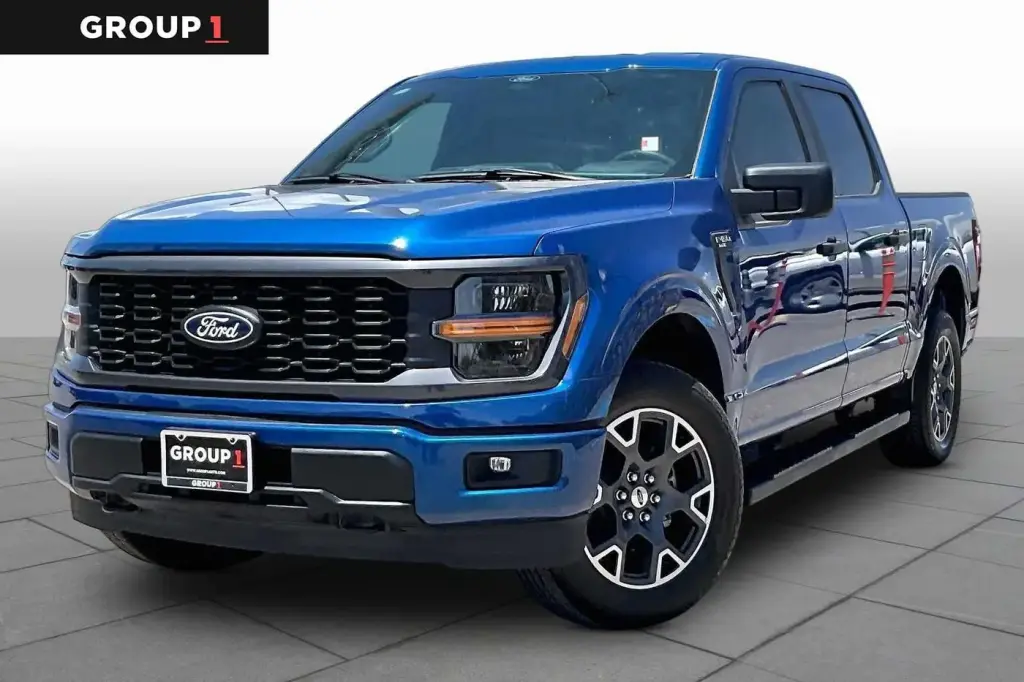 Ford F-150 2025 4x4 STX 4 puertas SuperCrew 5.5 pies. SB