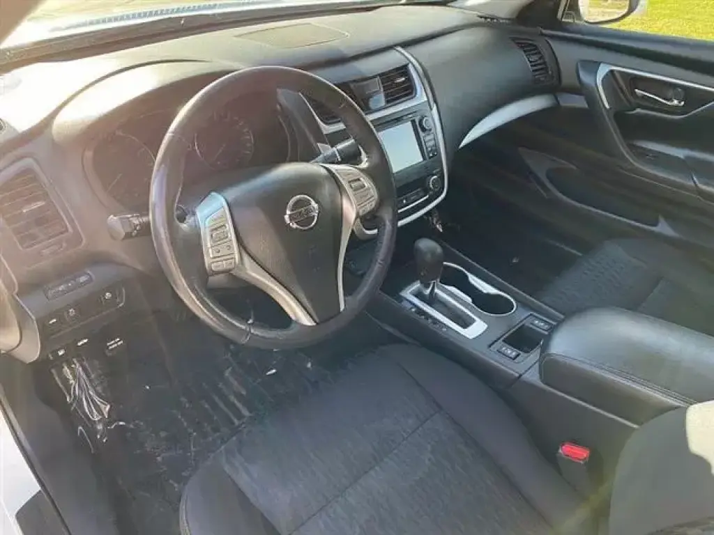 2017 Nissan Altima SV Sedan