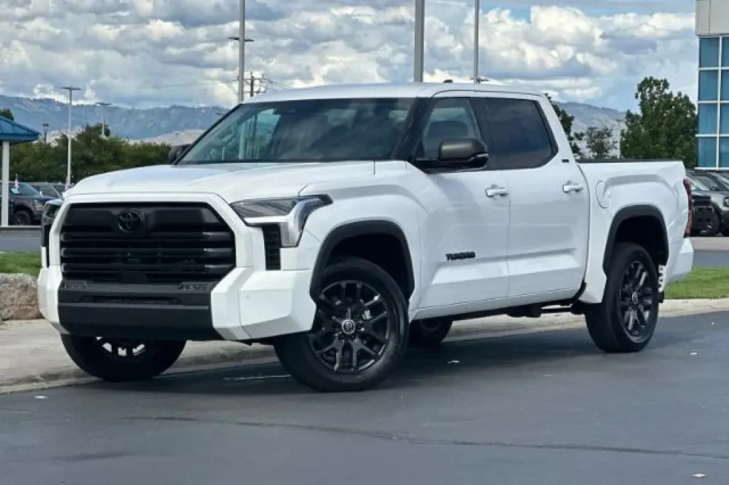 Toyota Tundra 2023 4x4 SR5 4 puertas CrewMax Cab Pickup SB