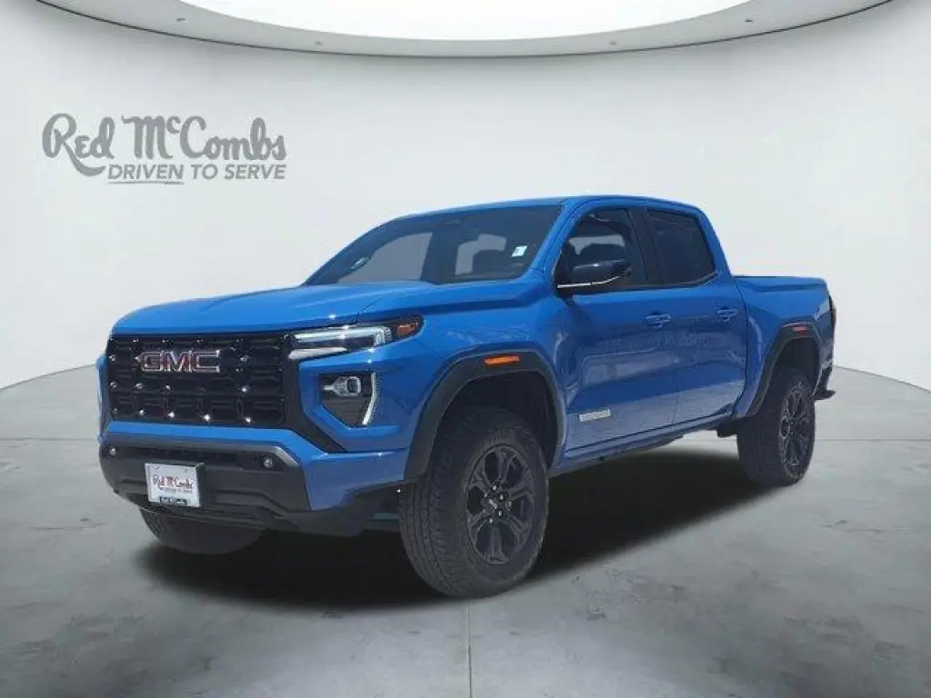 GMC Canyon 2025 4x2 Elevation Cabina Crew de 4 puertas 5 pies. SB