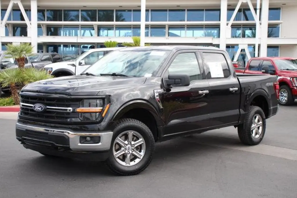 Ford F-150 2025 4x4 XLT 4 puertas SuperCrew 5.5 pies SB