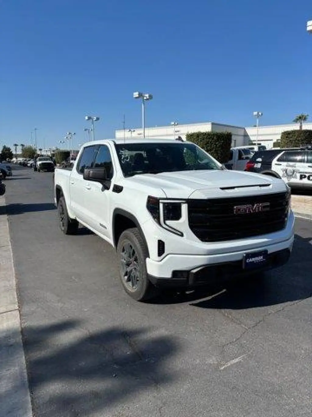 GMC Sierra 1500 2023 4x4 Elevation Estándar 4 puertas Cabina Crew 5.8 pies. Caja corta