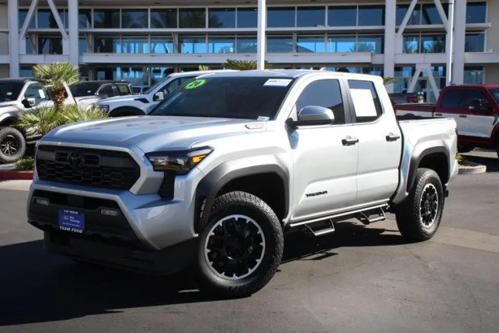 Toyota Tacoma 2024 4x4 TRD Sport HV 4 puertas Cabina Doble 5.0 pies SB