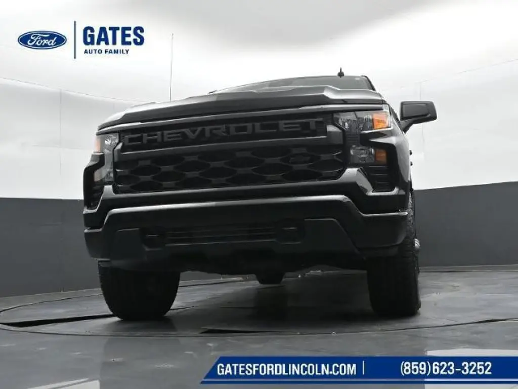Chevrolet Silverado 1500 2025 4x4 Custom Trail Boss 4 puertas Cabina Crew 5.8 pies. SB