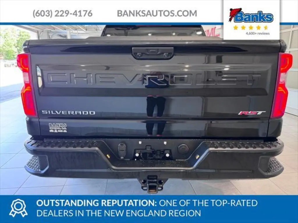 Chevrolet Silverado 1500 2023 4x4 RST 4 puertas Cabina Crew 5.8 pies. Caja corta