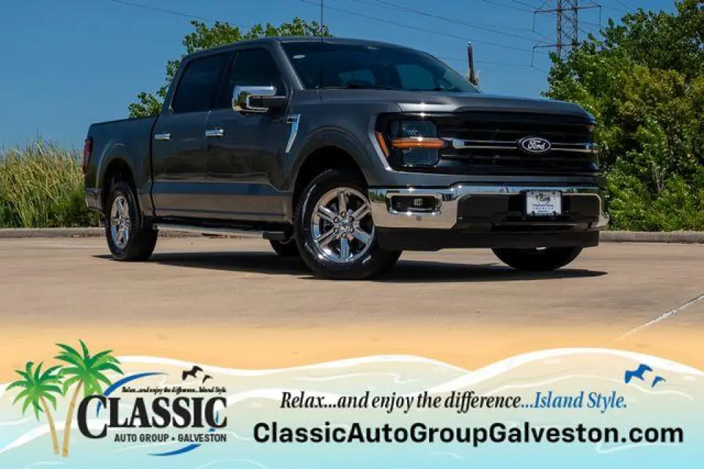 Ford F-150 2024 4x2 XLT 4 puertas SuperCrew 5.5 pies. Caja corta