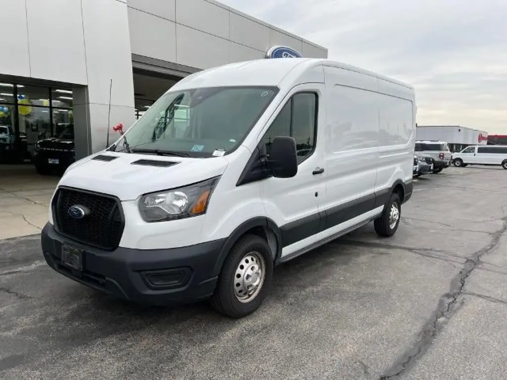 Ford Transit 2023 AWD 250 3 puertas SWB Techo Medio Furgón de Carga