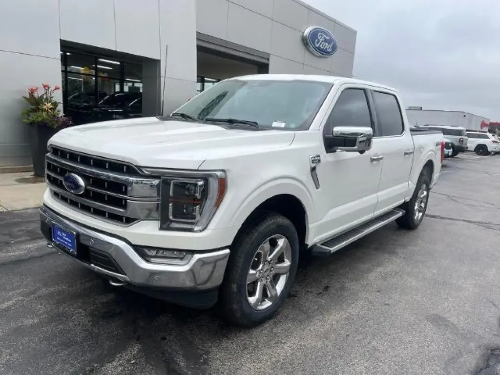 Ford F-150 2023 4x4 Lariat 4 puertas SuperCrew 5.5 pies. SB