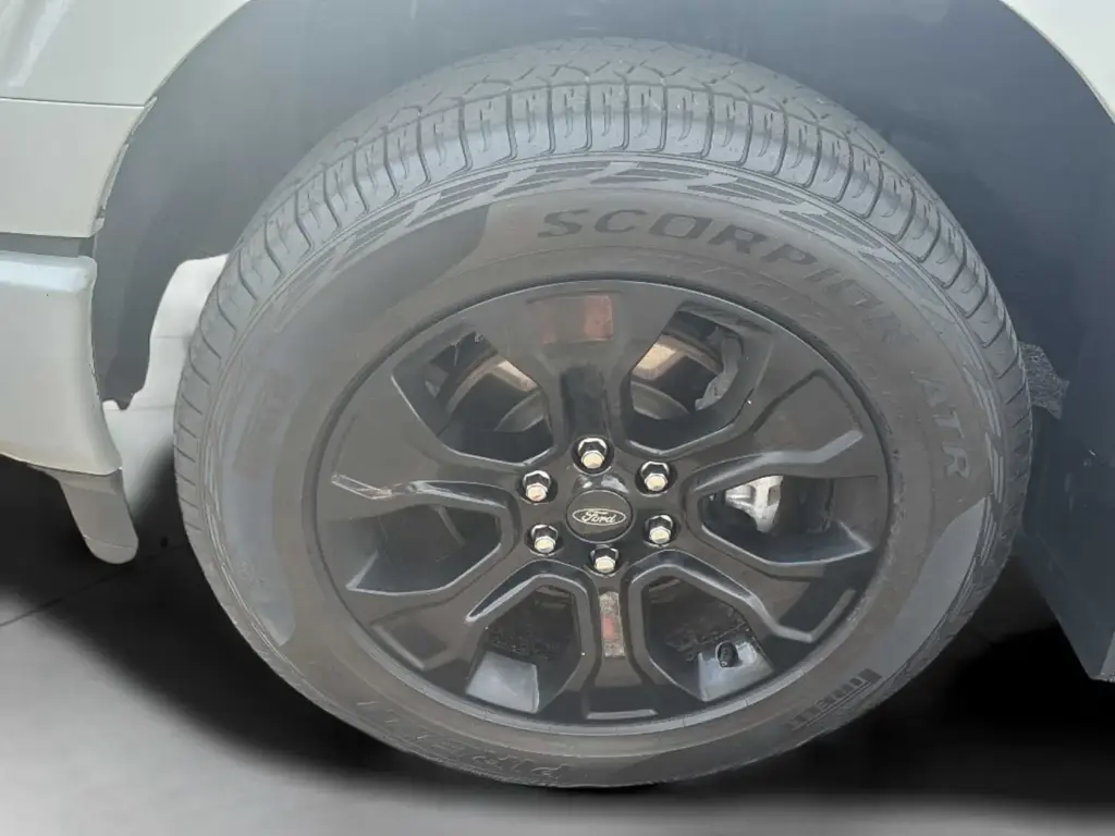 Ford F-150 2023 4x4 XLT 4 puertas SuperCrew 5.5 pies. SB
