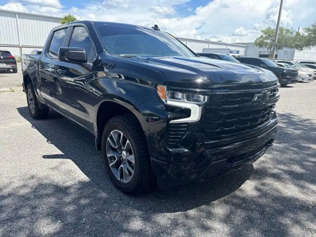 Chevrolet Silverado 1500 2024 4x4 RST 4 puertas Cabina Crew 5.8 pies. SB
