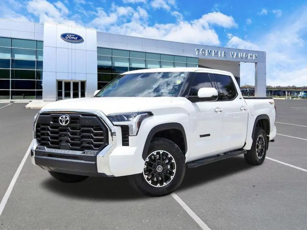 Toyota Tundra 2023 4x4 SR5 4 puertas CrewMax Cab Pickup SB