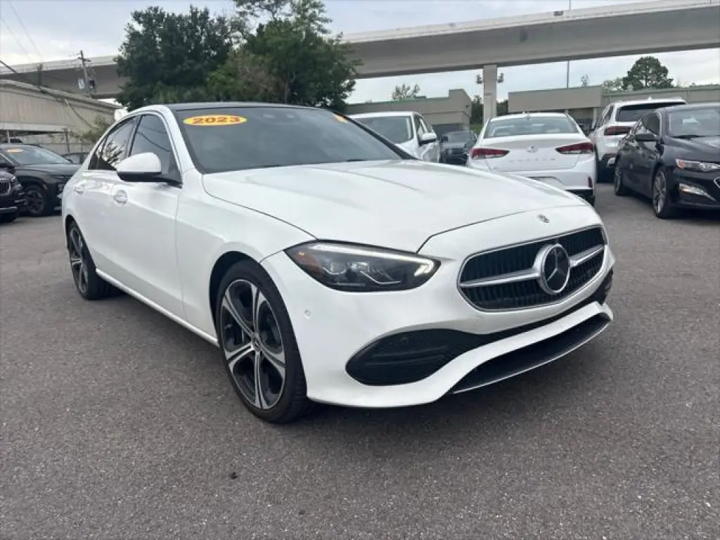Mercedes-Benz Clase C 2023 C 300 4 puertas Sedan