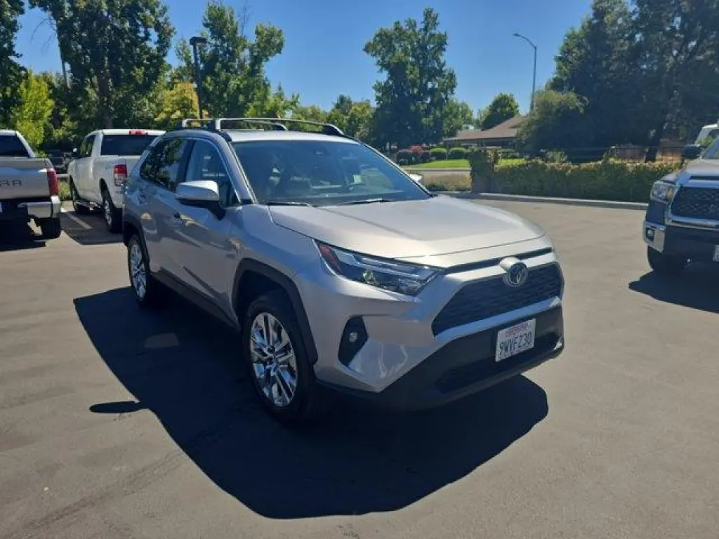 Toyota RAV4 2025 AWD XLE Premium 4 puertas SUV