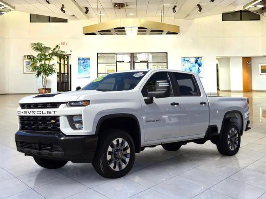Chevrolet Silverado 2500HD 2022 4x4 Custom 4 puertas Cabina Crew SB