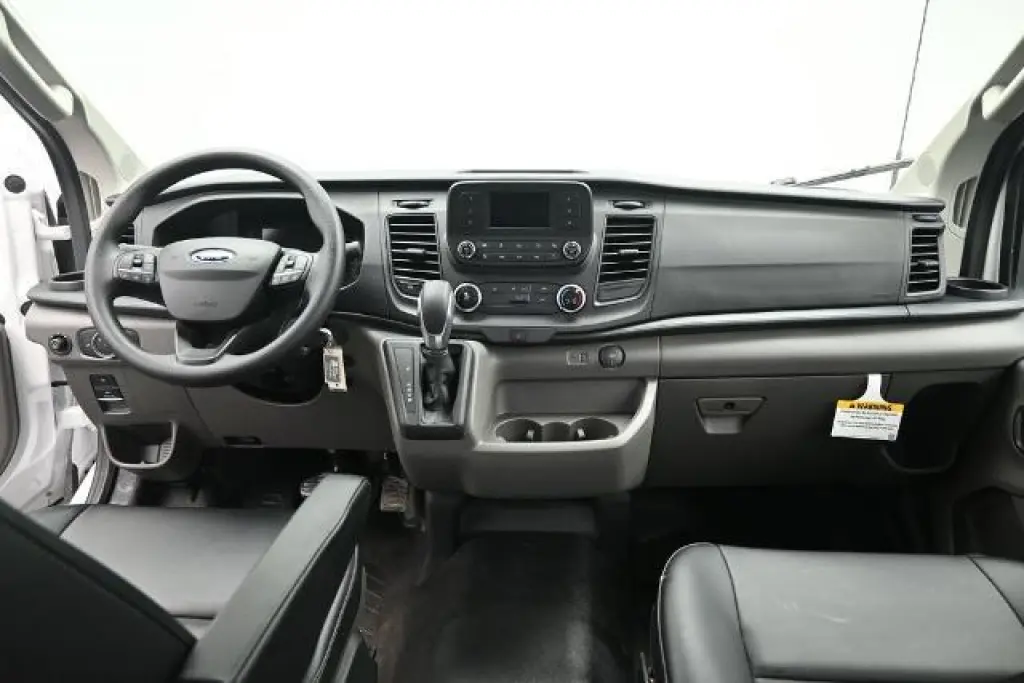 Ford Transit 2025 AWD 150 3 puertas SWB Techo Bajo Furgón de Carga