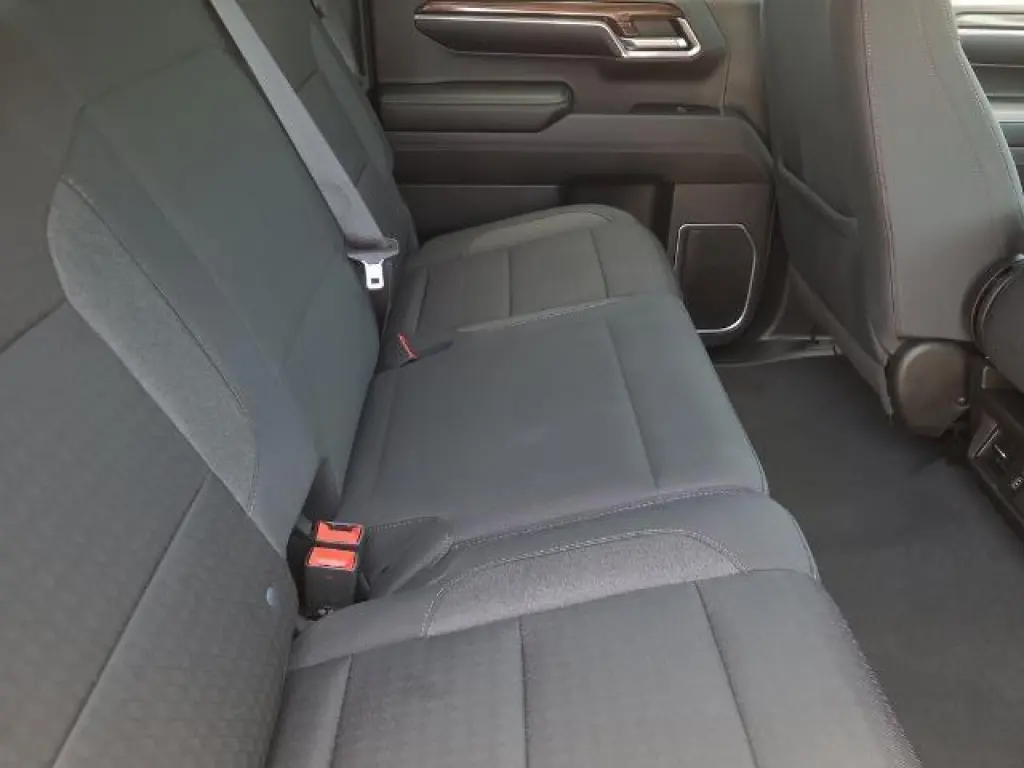 Chevrolet Silverado 1500 2024 4x4 LT 4 puertas Cabina Crew 5.8 pies. SB con 1LT